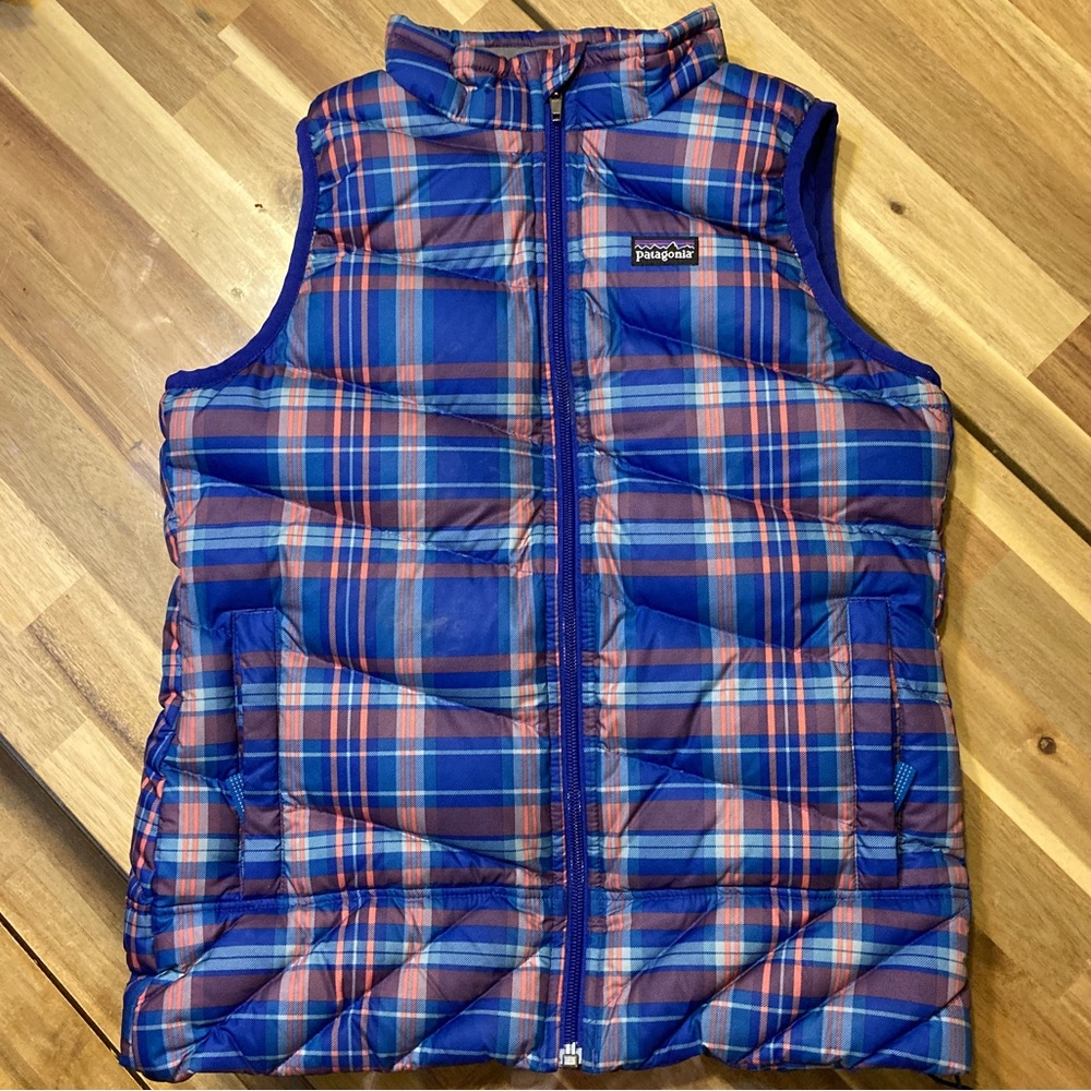 Patagonia girl’s plaid puff vest - Size 10 / M - EUC